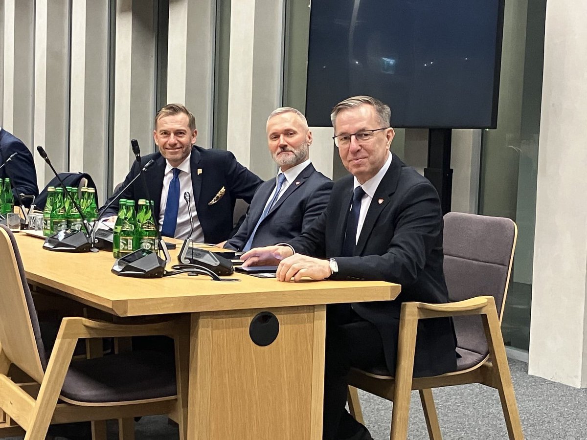 Norbert Pietrykowski (@npietrykowski50) on Twitter photo Pytaliście, co robię w Komisji Gospodarki Morskiej i Żeglugi Śródlądowej 🤔
Otóż chciałbym przywrócić <a href="/BydgoszczPL/">bydgoszcz.pl</a> jej dawne znaczenie w żegludze śródlądowej, gdy Brda była niezwykle ważnym kanałem spławnym. Szyperstwo nie powinno być tylko piękną kartą historii naszego miasta Pytaliście, co robię w Komisji Gospodarki Morskiej i Żeglugi Śródlądowej 🤔
Otóż chciałbym przywrócić <a href="/BydgoszczPL/">bydgoszcz.pl</a> jej dawne znaczenie w żegludze śródlądowej, gdy Brda była niezwykle ważnym kanałem spławnym. Szyperstwo nie powinno być tylko piękną kartą historii naszego miasta