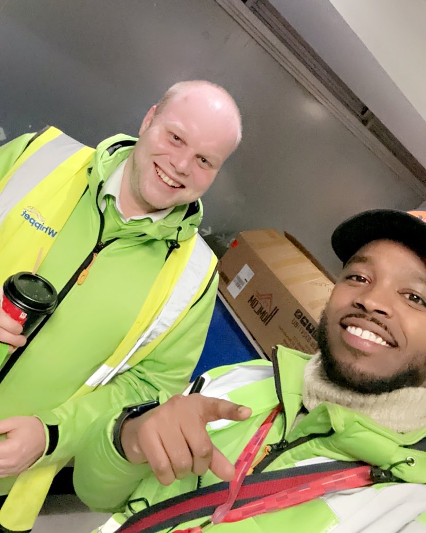 The team has been busy in #London Victoria Coach Station giving Flixmas presents to drivers 💚 We are so grateful to those keeping our network running safely & smoothly throughout the festive period and the whole year! #thankyoudriver #cheersdrive