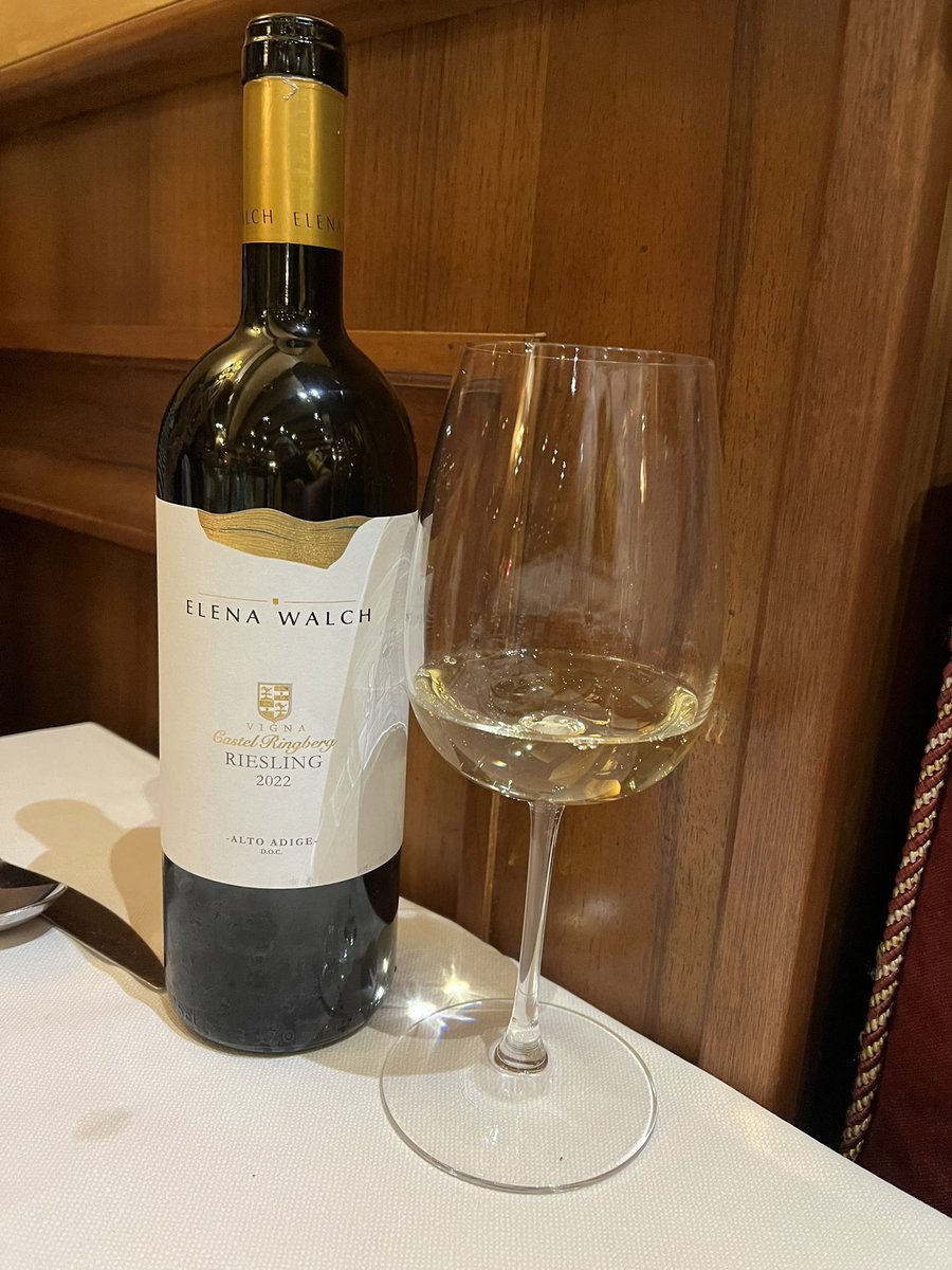 CHARLIEWINES's tweet image. #riesling from #altoadige ….inspired …. @ElenaWalch perfection !Sips by sips #romanights old stomps @joukesp @thewinesinger @thewinetattoo @DivaVinophile @Winbeebee @ricasoli99 @gailbenzler @TravelFoodiesTV @madbushfarm @LizPalmer_ @SteveKubota @pietrosd @JeremyPalmer7 #tyrol