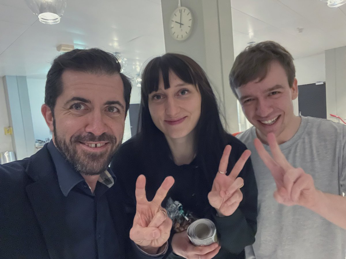 Two successful Master defences last Monday: one in our group and one in the group of @KarlGademann. Congratulations Paula and Maruan, looking forward to working with both of you during your #PhD in the @JuricekLab 😍👏👏👏 @paulawdr @maruan_salim @UZH_Chemistry