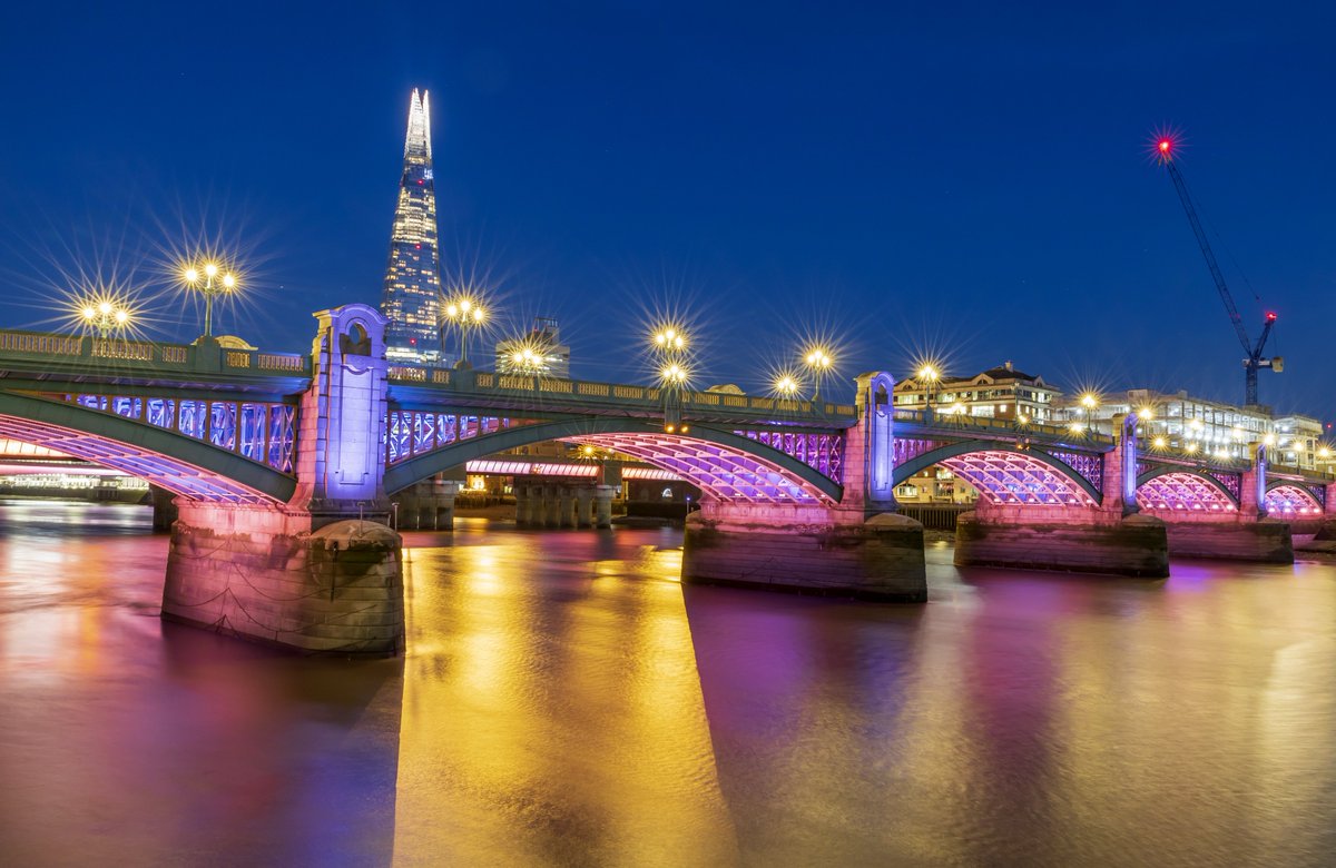 @DailyPicTheme2 Today’s Daily Picture Theme is ‘Lights' 
Southwark Bridge lit up at night #IlluminatedRiver 
#DailyPictureTheme