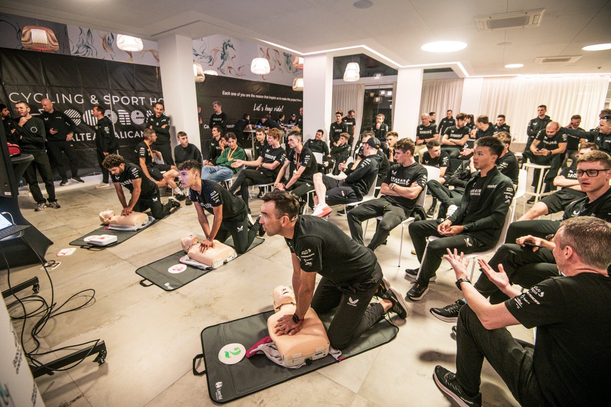 👨‍⚕️ During the training camp in Altea, the Bahrain Victorious medical team organised a team training activity wherein riders and staff members took part in a Basic Life Support Defibrillation (BLSD) course.