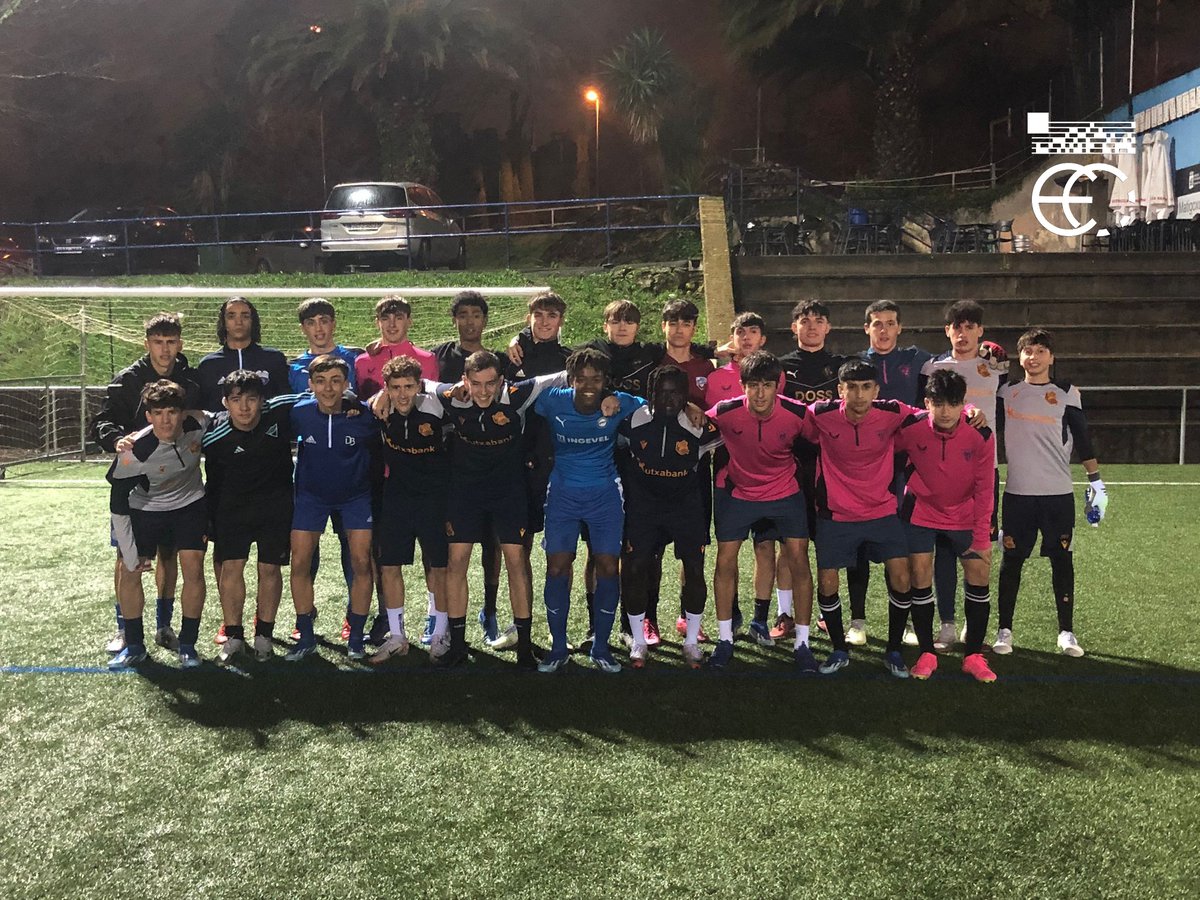 EFF_FVF's tweet image. ❤️💚🤍𝐒𝐄𝐋𝐄𝐊𝐙𝐈𝐎𝐀𝐊❤️💚🤍

🆚Atzo 14 eta 16 urte azpiko selekzioek Matigoxotegin eta Zubipen entrenatu zuten.

🆚Ayer las selecciones Sub-14 y Sub-16 entrenaron en Matigoxotegi y Zubipe.

Eskerrik asko @kostkas_ke eta @CDHernani!

#BatzenGaituelako
