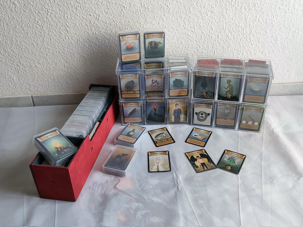 AlexiaDrael's tweet image. Mit über 1265 #Spielkarten habe ich eine gute Basis für mein #Rollenspiel #Drachenlande geschafffen. 😊 Ein Glück, dass es Sammelkartenbehälter gibt! 
#digitalart #cardgame #game #rpg #fantasy #penandpaper