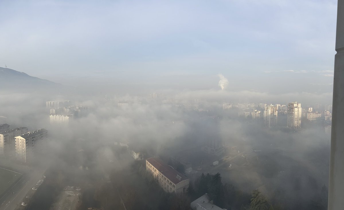 Финко некако надвор.