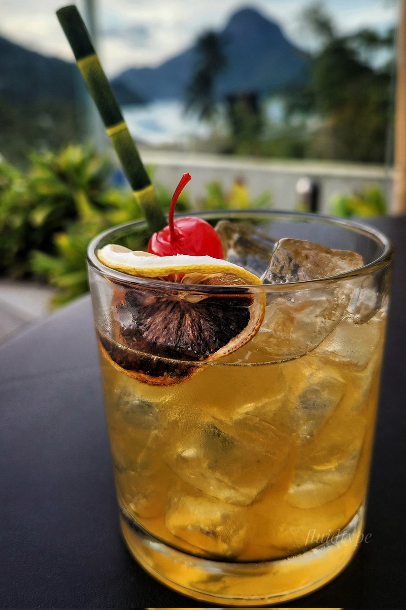 It's happy hour with Cuna's Amaretto Sour!

#cocktails
#amarettosour
#ElNido
#Palawan