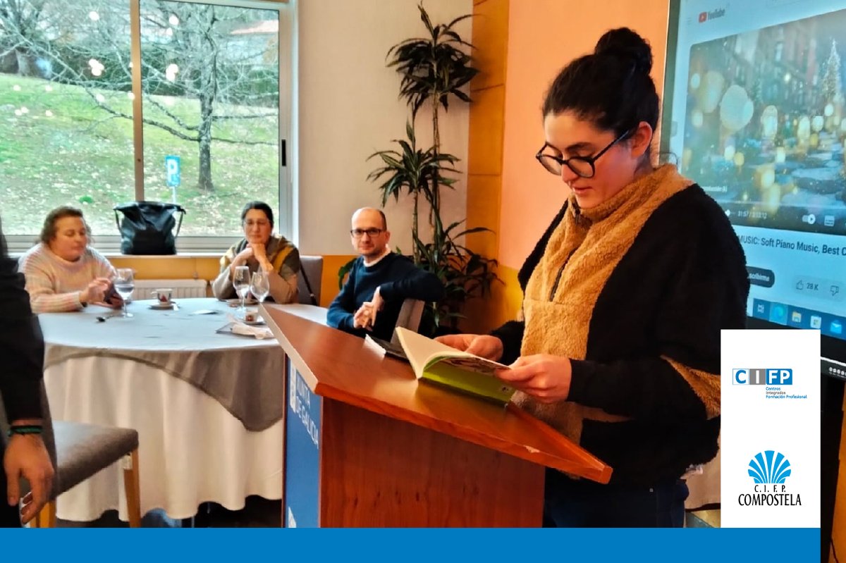 CIFPCOMPOSTELA's tweet image. 📖 Esta semana, tivemos o encontro coa escritora Andrea Nunes Brións, onde participaron tamén os membros do clube de lectura #Caldodegroria.
✨ E ademais, os estudantes de dirección de cociña elaboraron un menú temático inspirado na capa do poemario Diáspora do amor balea.