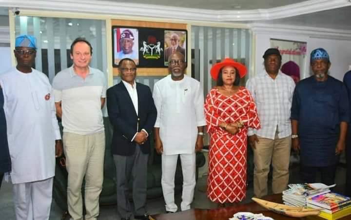 Engr. Ife Oyedele, Chairman Project Commitee, of Sunshine Food Processing Concept Ltd with other Board Members and the OEM of the equipments, on Wednesday 20th December 2023 paid a courtesy call on the Acting Governor of Ondo State and other members of the State Executive…