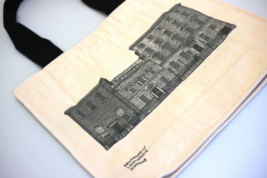 How beautiful are our new MoLI tote bags? The bags feature a commissioned drawing of the facade of MoLI by artist and illustrator Sage Goodwin. Shop now: shop.moli.ie/collections/mo…