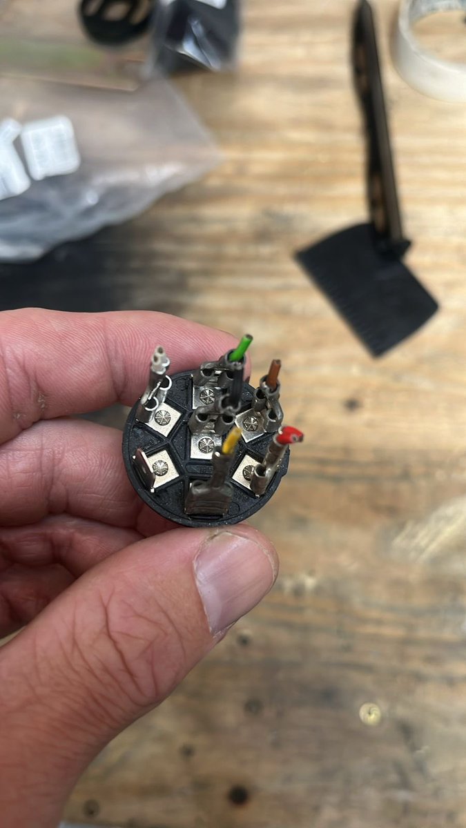 Big shout out to Brandon at <a href="/thule_sa/">Thule South Africa</a> in East London for going the extra mile to help me rewire my damaged back rack adapter remotely 👏