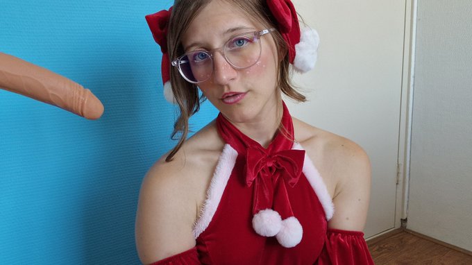 Merry Christmas and a Happy New Year!   Fansly/OF sale! New and old subscribers get 50% off their first