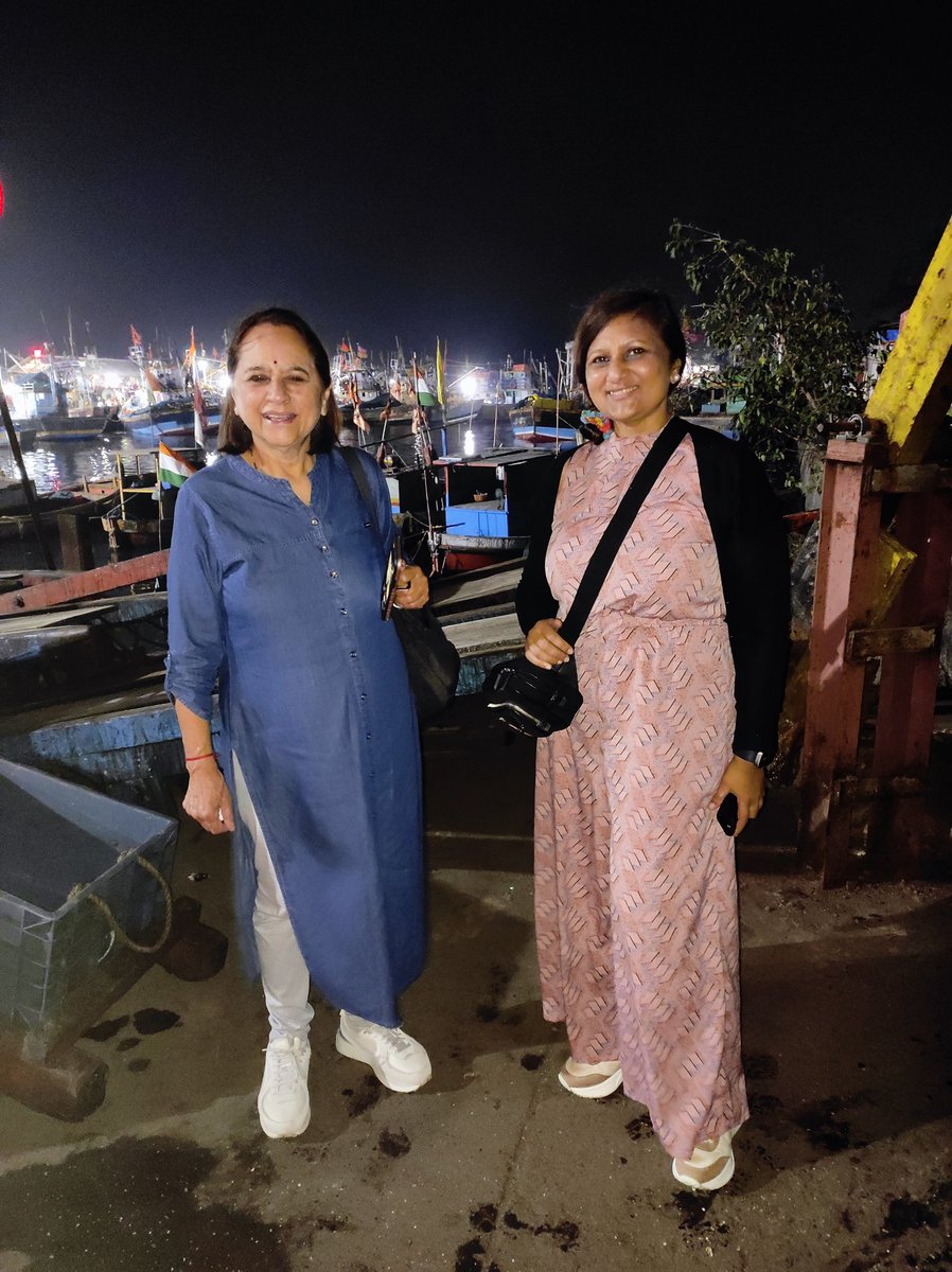 Ulisha and Veena from #SouthAfrica were keen on taking in all aspects of the city. They woke up as the #city began to stir and experience the #WakeUpMumbai tour with us! From the bustling wet fishing docks to the grand finale at #ShivajiPark, it all enthused them and had them…