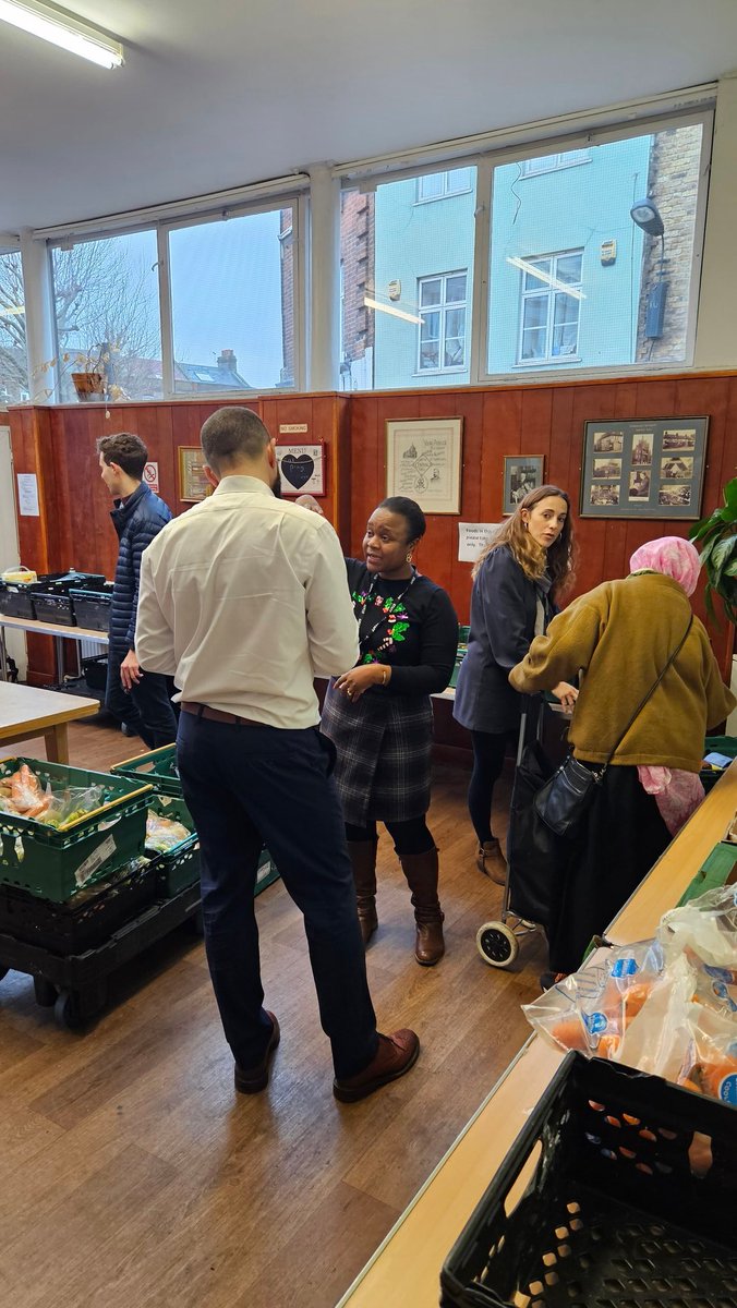 Really great to welcome <a href="/evenor23/">Evelyn Akoto</a> <a href="/steviecryan/">Stephanie Cryan</a> and <a href="/lb_southwark/">Southwark Council</a> leader @kieronjwilliams to our #warmhub &amp; pantry yesterday. We appreciate the close working partnership between #voluntary sector and Southwark Council/councilors to support the community at this time. ❤️