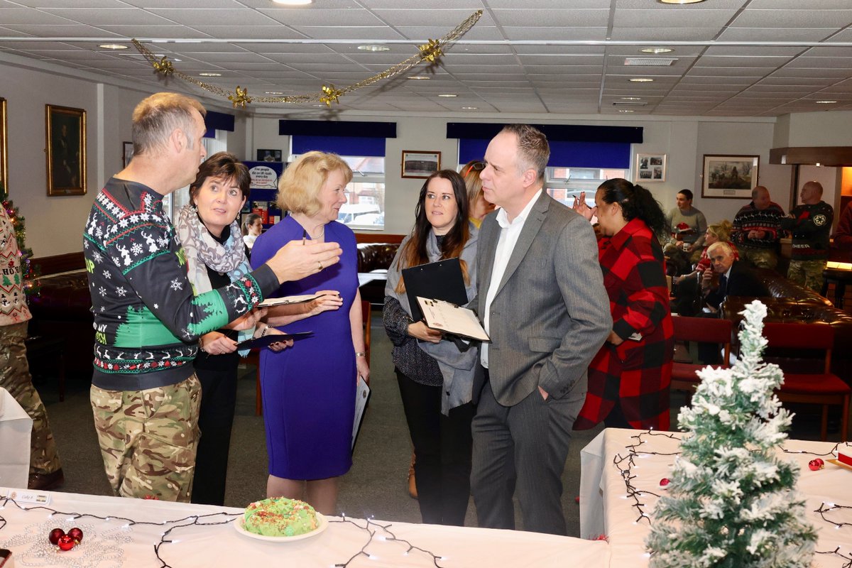 Festive cheer incoming 🎄 Last week saw the return of @159SupRegt's annual Christmas cake decorating competition and cake auction, raising funds for @SSAFA and @Brakecharity. They managed to raise just short of £700 in 20 mins! Amazing work (and incredible cakes 🤩)