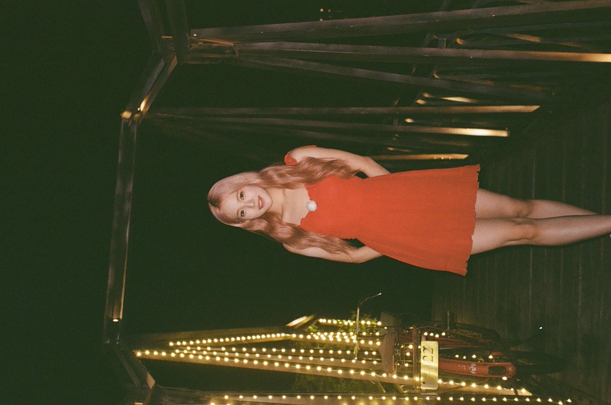 [#이수진]
베트남에서 #수진관 📸

#Weeekly #위클리
#LeeSoojin