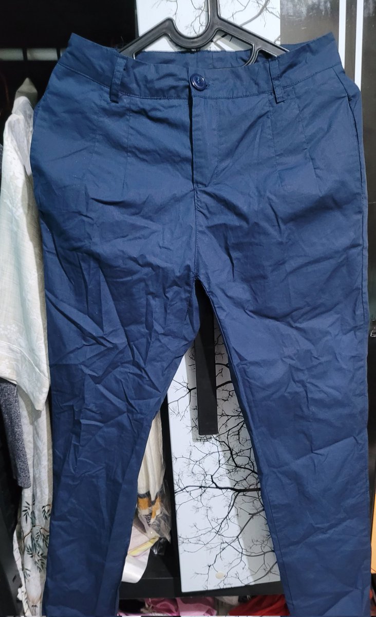 Wts jual celana kerja workpants celana magang pkl warna biru bahan parasut
Pinggul < 75cm
Untuk BB 45kg
Panjang 85cm
Harga: 20k
Domisi tangerang

#zonajajan #zonauang