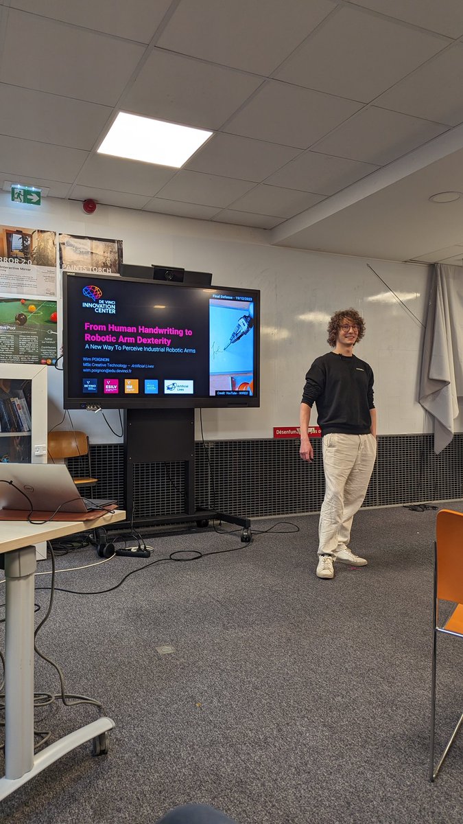 IFT_devinci's tweet photo. #DVIC And it's done ! Small throwback to the thesis defense of 8 our 2023 graduates who defended this Tuesday 📸 Congratulations everyone and wish you all the best in the future 🎉🎉🎉 @ESILVparis @poledevinci https://t.co/sv9Pyexyy3