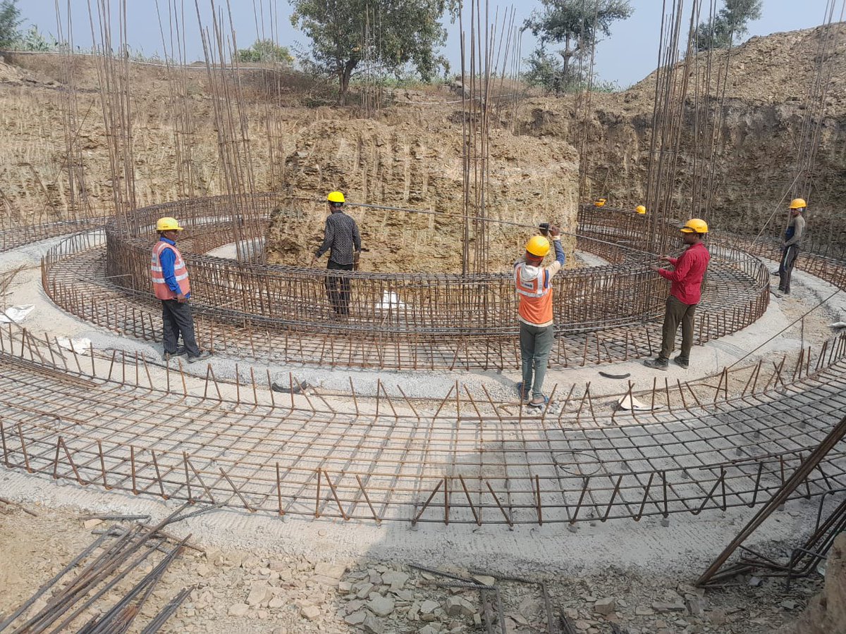 MEIL is executing the #Yadgir multi-village #drinkingwater project taking shape in #Karnataka as part of the #JalJeevanMission. Currently, raft reinforcement works for the #watertreatmentplant are underway. Take a look.
#waterInfrastructure