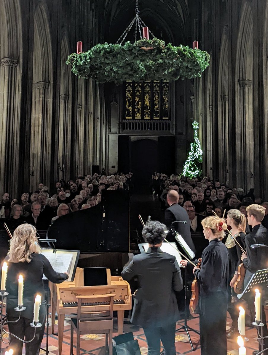 From The Piccadilly Sinfonietta and team, we wish you all a very merry Christmas! We hope you are all having a wonderful music filled day 🎄🕯🎻
📸 - The Piccadilly Sinfonietta at Bristol Cathedral Dec 22 #merrychristmas #christmastime #musicalchristmas #happyxmas #christmasday