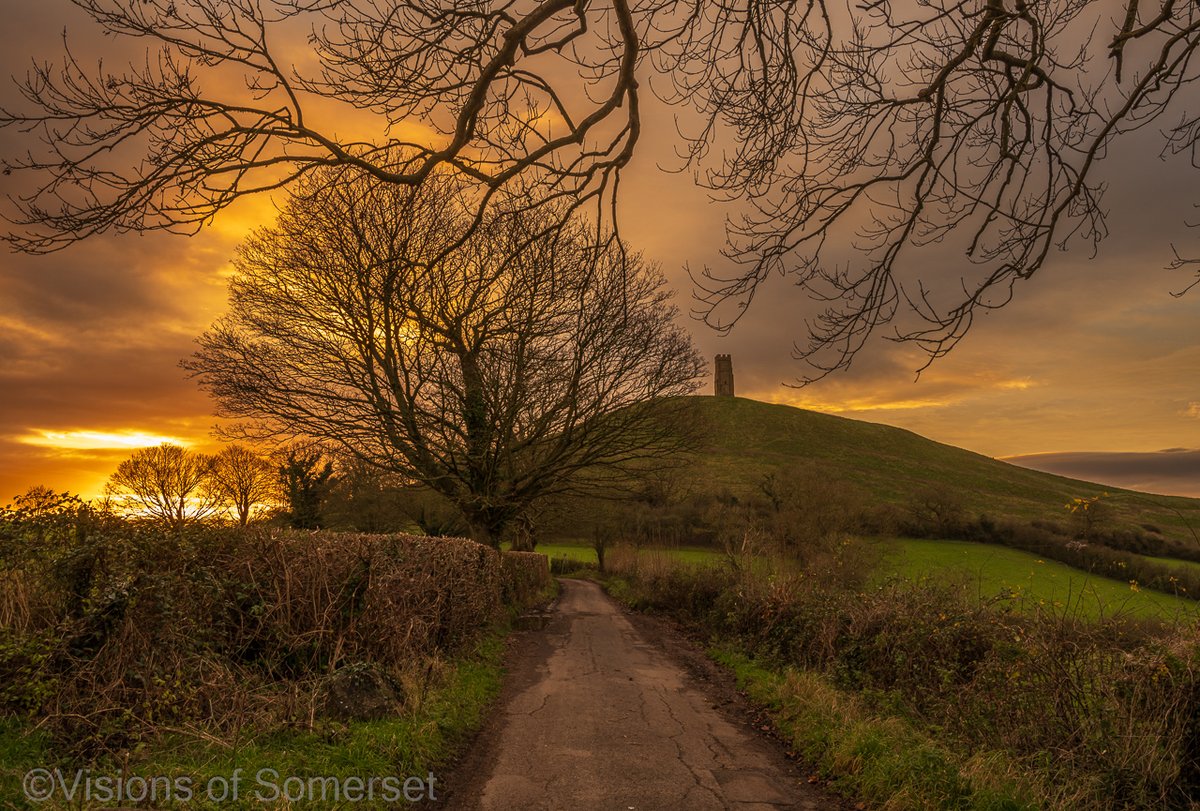 It is Winter solstice tomorrow the 22nd December, return of the light. It is a bit breezy in Glastonbury today so let's hope it drops off a bit for tomorrow. #WinterSolstice #shortestDay #glastonburytor