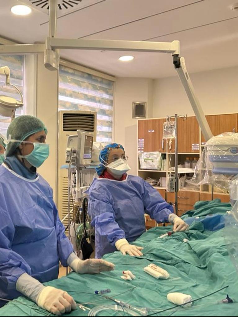 Kalbinde delik olduğu tespit edilen 10 yaşındaki E.N.G. ve 14 yaşındaki Nimet Açıkbaş isimli çocuklar ameliyatsız olarak anjiyografi yöntemiyle sağlığına kavuştu.