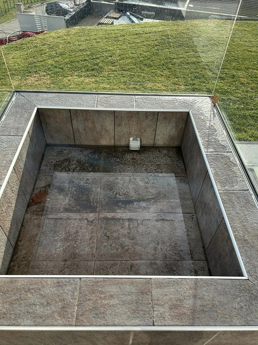 NosArtisansODT's tweet image. #nosartisansontdutalent 
&quot;Trempez-la dans l&apos;eau, ça fera un ...&quot;
la #prise #electrique ...