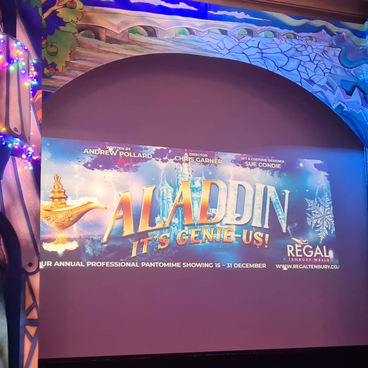 Rowan saw DANIEL HAWTHORNE playing the baddie Bjorn in Aladdin @regaltenbury sunday, he opened the show and blew her away in his white jump suit, gold platforms and stupendous blonge wig!  LOVED IT 💜🦊😍🎄

#AshrowXmasShowTour2023 #Ashrowian #actor