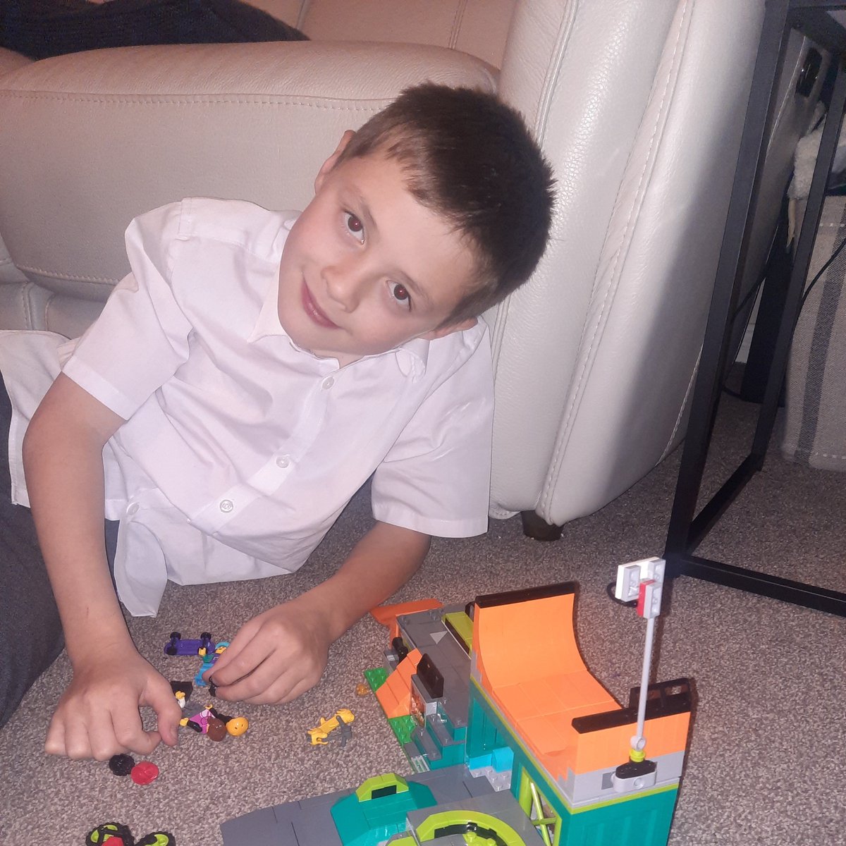 LancsLibraries's tweet image. Four more fantastic superheroes from our #LancsReadingHeroes prize draw!
Clockwise from top left
Holly from #PadihamLibrary
Jack from #RawtenstallLibrary
Lewis from #KingsfoldLibrary
Otis from #ClaytonGreenLibrary
Well done all!