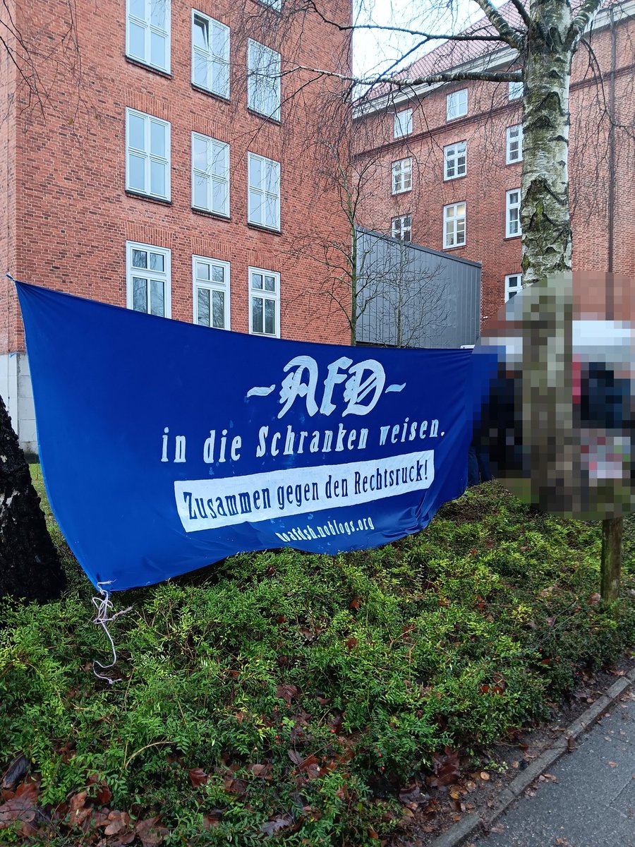 SoliBdnHU's tweet image. Melvin S. wird im Henstedt-Ulzburg Prozess für die rechte und rassistische Auto-Attacke u.a. wegen gefährlicher Körperverletzung zu 3 Jahre verurteilt. Einschätzung folgt. 

tatorthenstedtulzburg.noblogs.org

#tatorthu #antifa #noafd #nonazis #huprozess #noafdsh #nonazissh