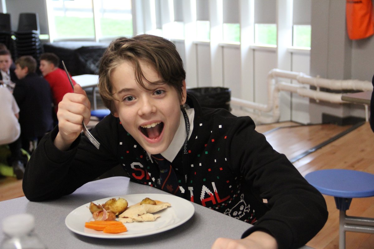 We've had the festive feeling with many staff and students wearing Christmas Jumpers and our Catering Team serving a delicious Christmas Lunch. 
#ChristmasJumperDay #fundraising #christmaslunch #festivefeeling #schooldinners #seasonalsweaters