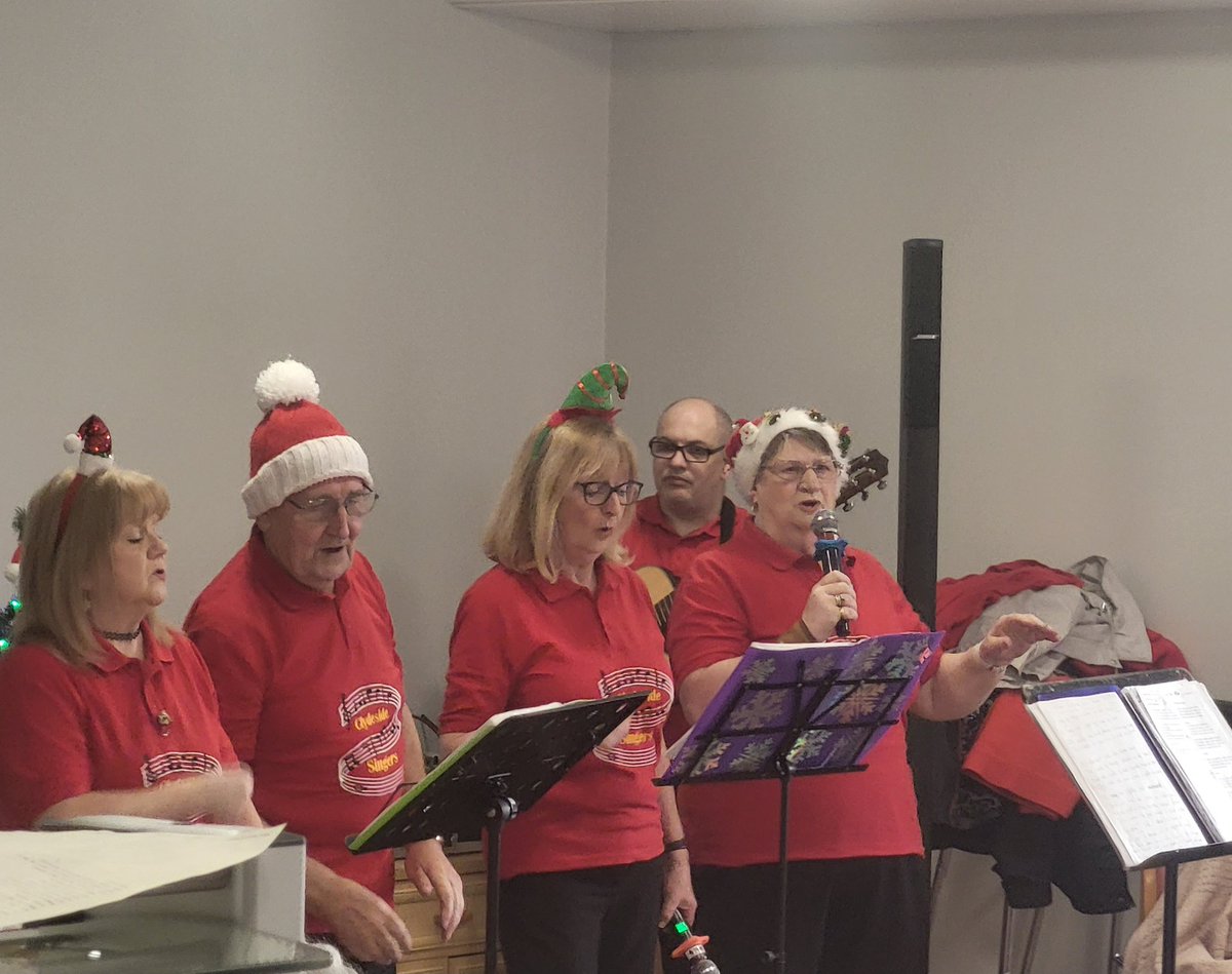 More festive fun at IRH,with the fabulous clydeside singers visiting ward 3 today. Well done all, Merry Christmas <a href="/lyndama19382281/">Lynda Williamson</a> <a href="/NHSGGC/">NHS Greater Glasgow and Clyde</a>