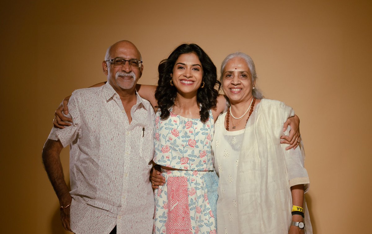 A couple of evenings ago I flew my parents here so they could watch me at work for the first time - a decade after they’d paid my tuition fee at journalism school! 

And you will see them in the audience when the conversations drops tomorrow at 8pm :)