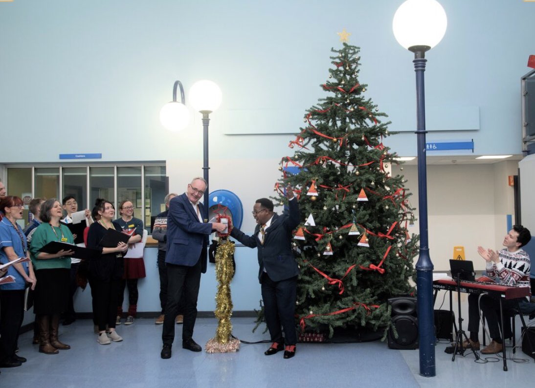 We held our annual Tree of Hope ceremony at QEH as part of the festive celebrations at LGT. Thank you St Thomas More Catholic Comprehensive School @Choir_NHS @DominicMbangs @Royal_Greenwich @LGTCharity @Disney princesses. #Christmas2023 #NHS #TeamLGT 🎄💙