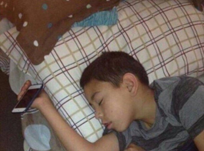 voy a cerrar los ojos mientras responde