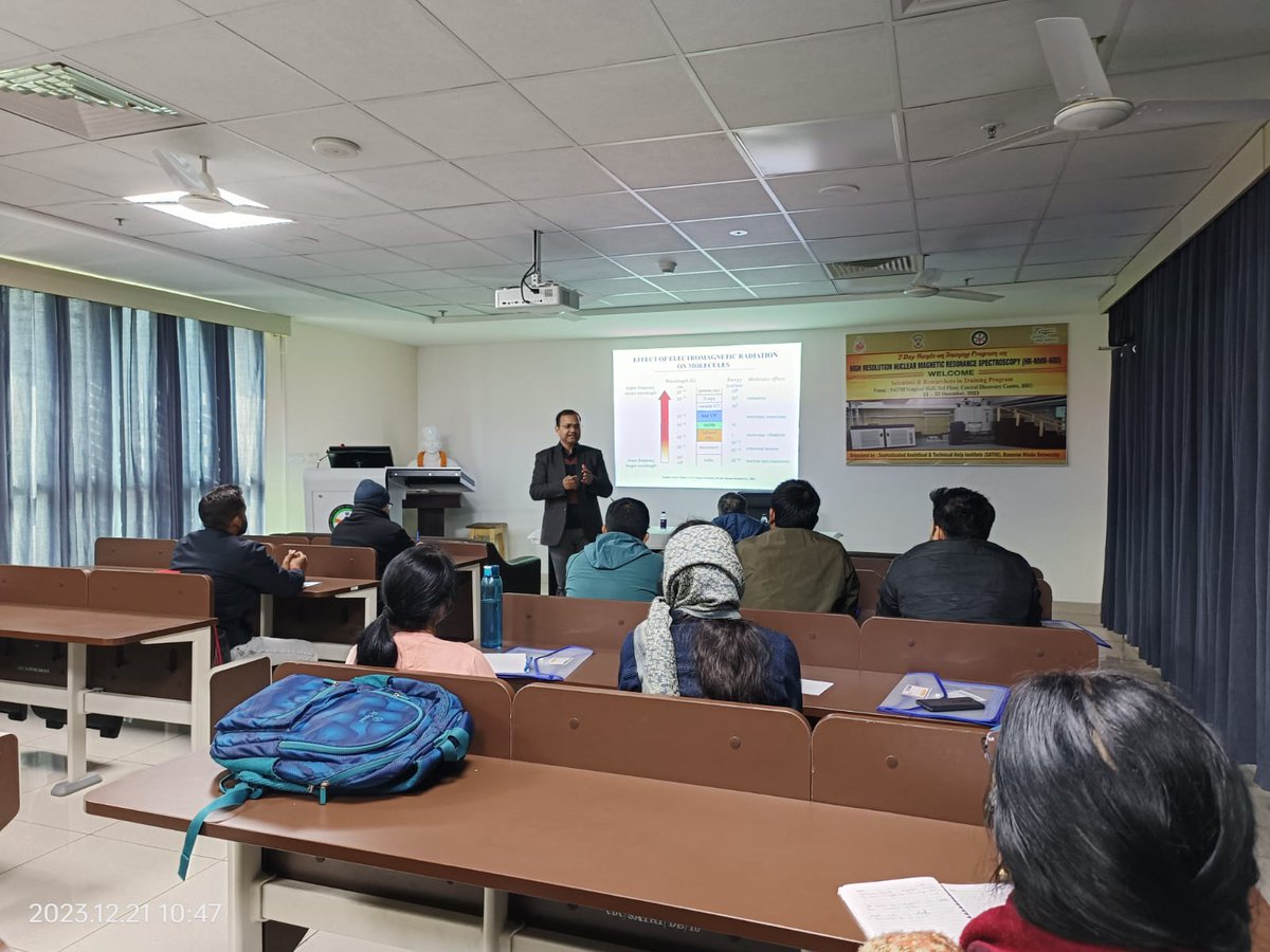 #SATHIBHU's 2-Day Training at CDC, BHU starts with a fantastic kick-off! Participants deeply engage in hands-on learning, delving into the world of #HRNMR600. Thrilling moments at #DST #BHU #TrainingProgram! @VCofficeBHU @IndiaDST @dsw_bhu @pravakarmohanty