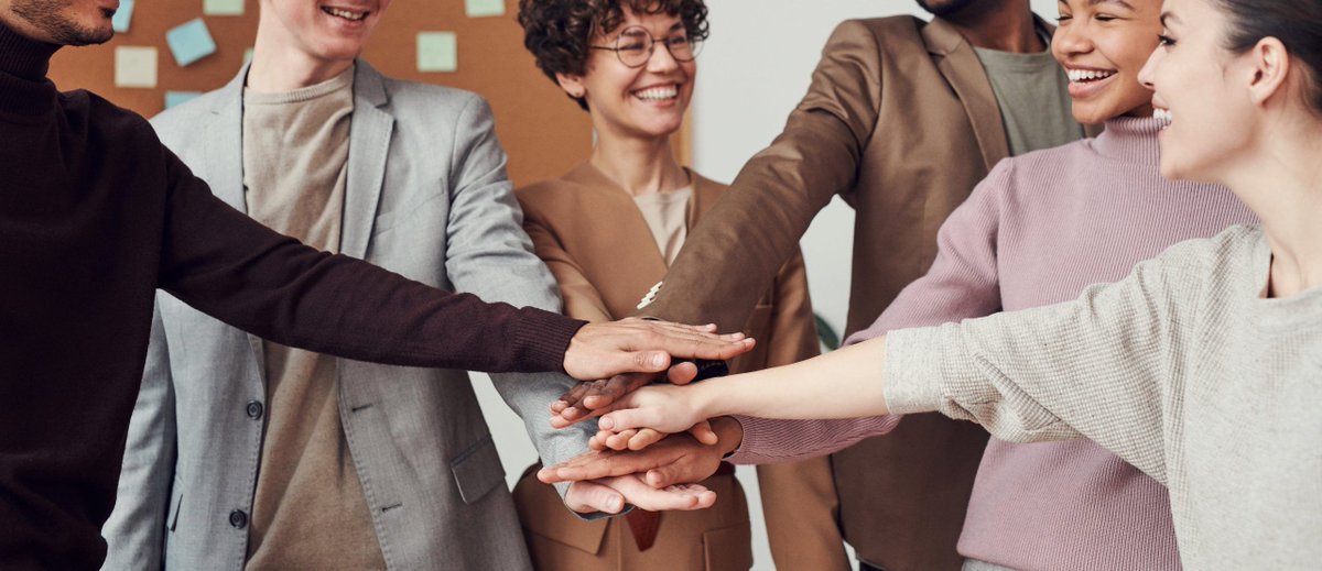 #Inklusion strebt im Recruiting danach, einen Bewerbungsprozess/ein Arbeitsumfeld zu schaffen, in dem sich Kandidaten und Mitarbeitende willkommen und akzeptiert fühlen. Was sind die Vorteile inklusiver Arbeitsplätze und welche Massnahmen sind wichtig?