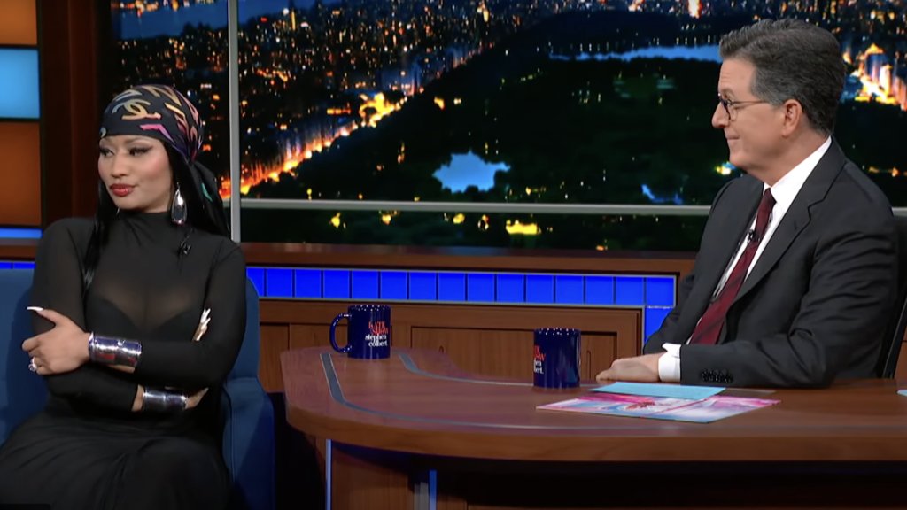 Nicki Minaj Rap Battles Stephen Colbert On ‘The Late Show’: “High Heels On For Stevie” trib.al/kSJvyVu