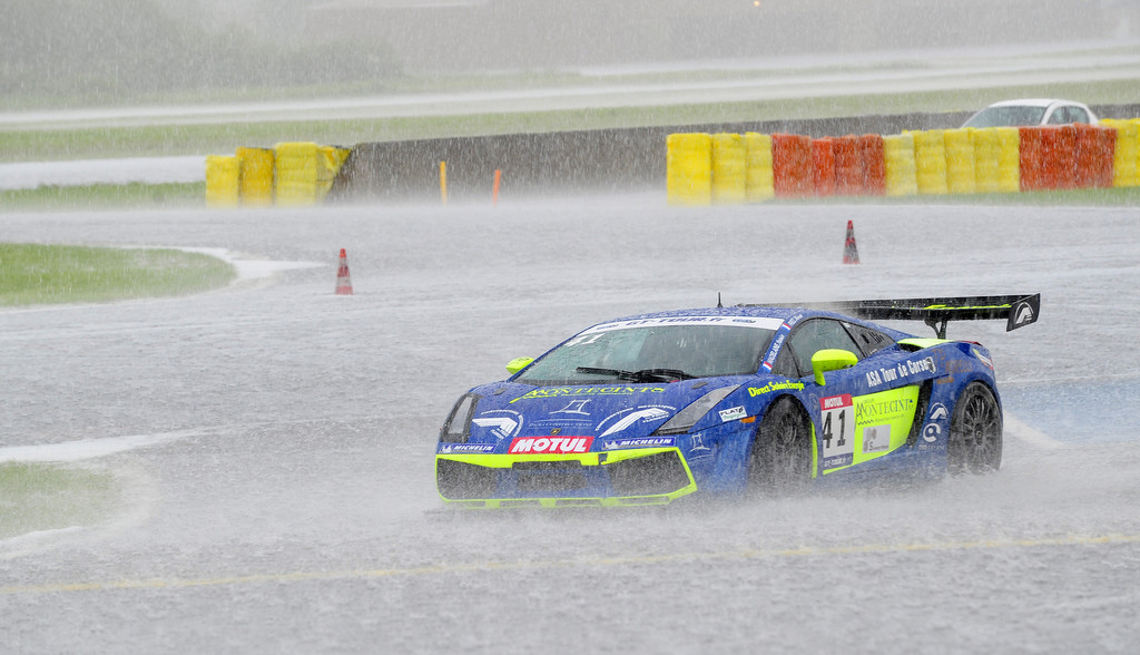 FFSA GT - Nogaro 2011
Ce jour-là il faisait beau 😅La photo n'est pas de moi (Salut au photographe au passage), mais je m'occupais de cette caisse comme 2e mécano.

On finira vice-champion dans la catégorie AM, derière Fabien Barthez. Bah si va vérifier 😁
#FFSAGT #GT3 #Nogaro