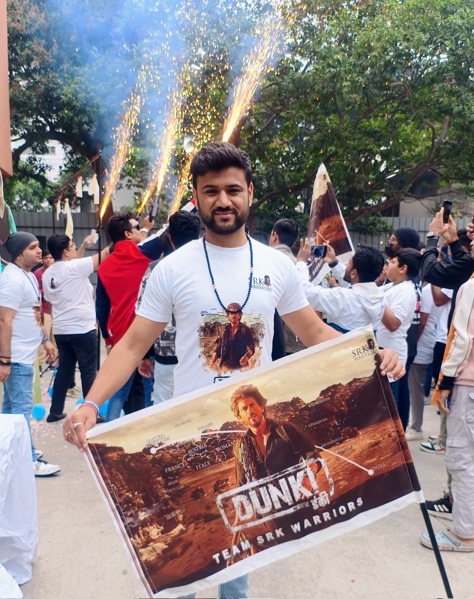 Vipin Chandra Devrari (@vcdevrari) on Twitter photo Main aapko London pahuncha sakta hoon, bas #Dunki dekhni padegi😉😍🎉what a roller coaster movie it is 😍😍😍🎉🎉🎉thank u <a href="/iamsrk/">Shah Rukh Khan</a> sir for this beautiful movie❤️❤️❤️
<a href="/TeamSRKWarriors/">Shah Rukh Khan Warriors FAN Club</a>
#Dunki #FDFS #SRKWarriors #SRK #SRKian Main aapko London pahuncha sakta hoon, bas #Dunki dekhni padegi😉😍🎉what a roller coaster movie it is 😍😍😍🎉🎉🎉thank u <a href="/iamsrk/">Shah Rukh Khan</a> sir for this beautiful movie❤️❤️❤️
<a href="/TeamSRKWarriors/">Shah Rukh Khan Warriors FAN Club</a>
#Dunki #FDFS #SRKWarriors #SRK #SRKian