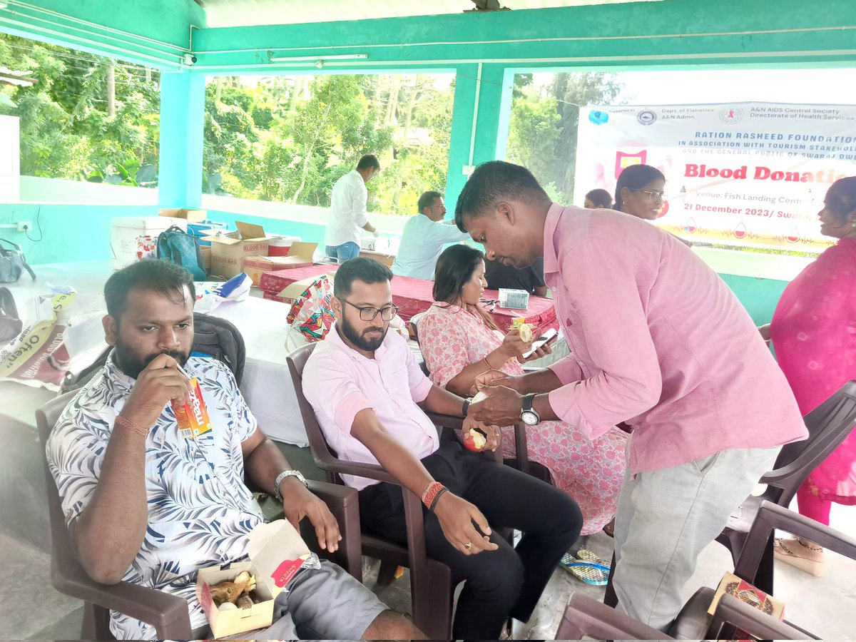 #RRF TeamHavelock alongwith @andamansacs
@Dofandaman   hosted an amazing Blood Donation Camp at FLC SwarajDweep 
With 100+ volunteers, collected 63 units blood, a tremendous step in saving lives. Huge thanks to #BloodBank GBPant @MV_Makruzz 🙌
#BloodDonation #CommunityStrength