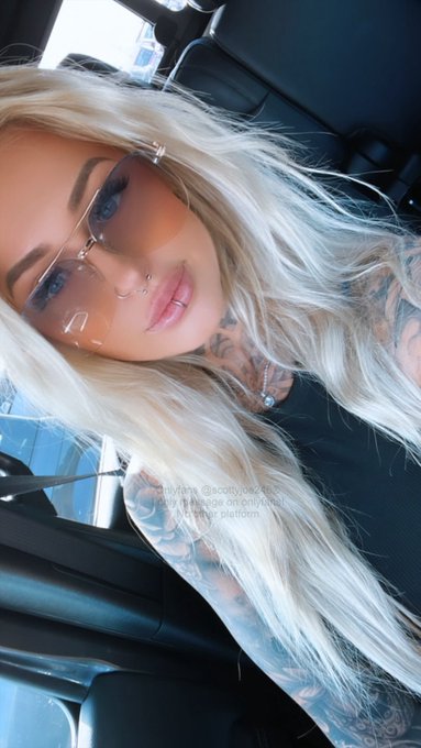 I haven&rsquo;t posted in a while 💋 https://t.co/3mICKnIzsu