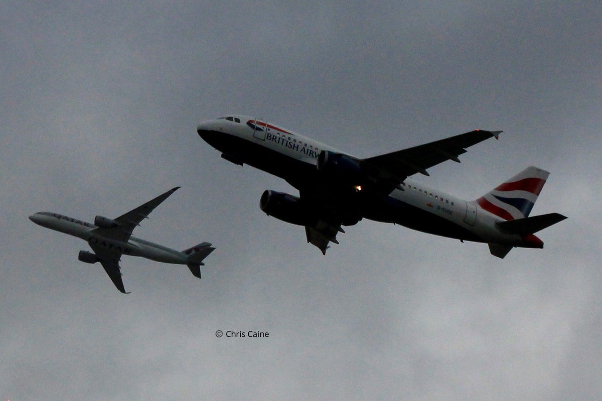 My favourite photo from today A319 from @British_Airways departing and A350 from @qatarairways conducting a go around at @HeathrowAirport today. @scan_sky @TheSnoopySnoop @SouthCoastPhot4 @CNPics @air_intel @Sx60Contrails @MrFindYourPlane