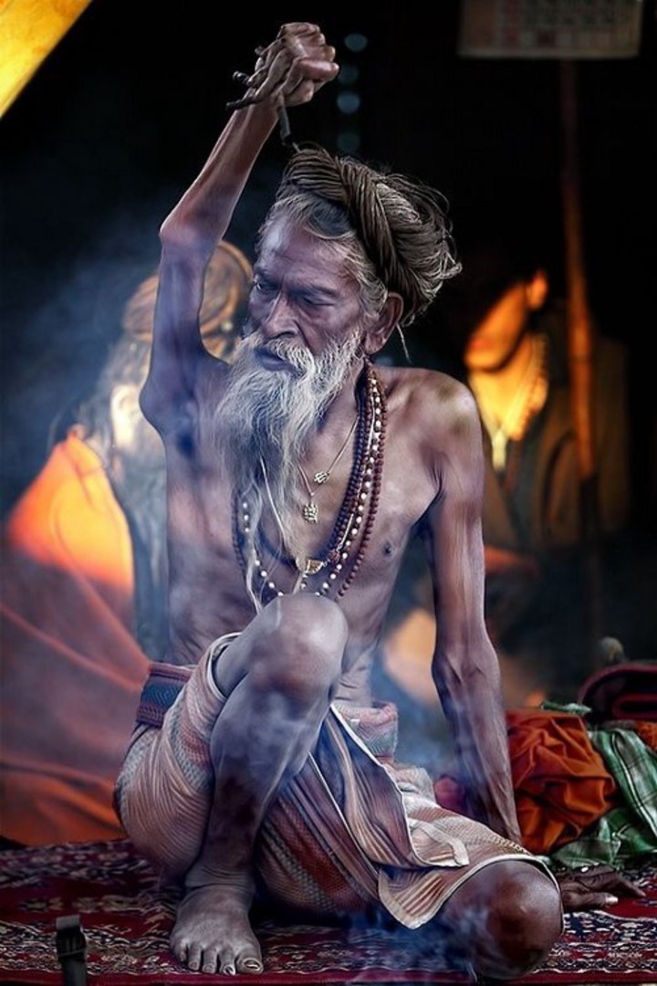 Hoxe traémosvos un dos artigos máis curiosos da #Galipedia, o do asceta hindú Amar Bharati. 

En 1973, Bharati levantou a man dereita no aire e mantívoa durante os últimos 50 anos.

Queres saber o motivo? Fai clic na ligazón.
gl.wikipedia.org/wiki/Amar_Bhar…