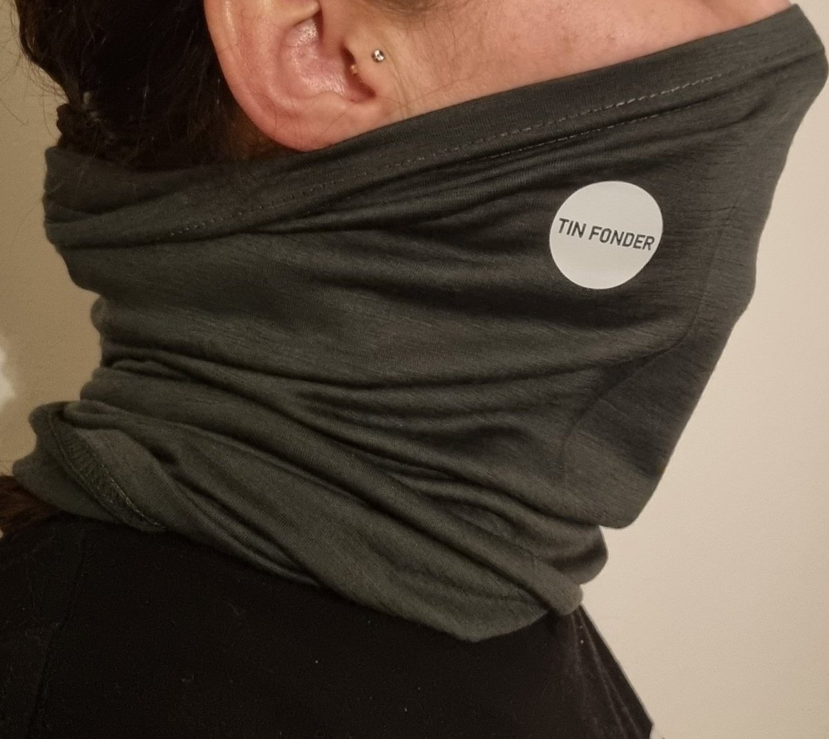 Snart jul och vi vill gärna lotta ut en till "julklapp" som vi fått av <a href="/TINfonder/">TIN Fonder</a> En buff för vintersporten. 2 vinnare utses 23 december kl 10. För att deltaga:

1. Följ <a href="/Aktiepappa/">Aktiepappa</a> 
2. Retweeta detta inlägg. 

Och glöm inte boka upp er på TINs investerarträff 16 januari.