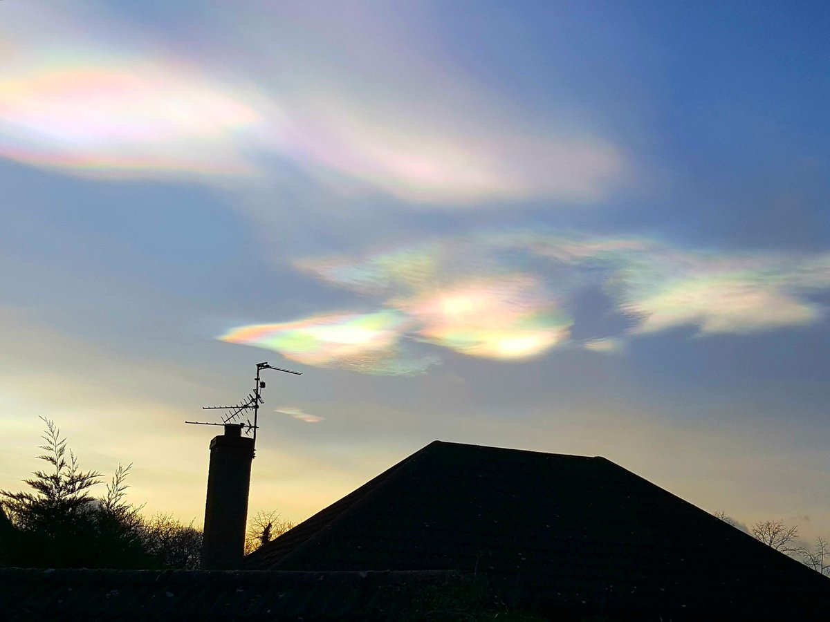debi_gd's tweet photo. Posting again with hashtags because Twitter only showed my post to 12 people, and it's awesome.
#Nacreousclouds https://t.co/cMXR2ZPPuN