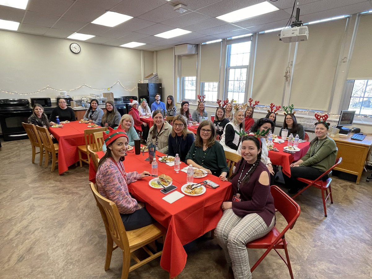 Full hearts ❤️ and even fuller bellies during our staff holiday luncheon & a special sweet spread in the Main Office baked with love #MineolaGrateful for our MMS family