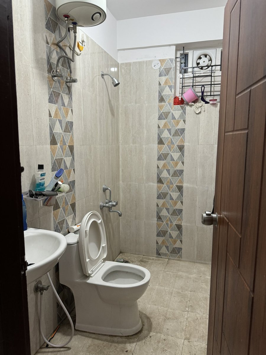 Rikeshkumar98's tweet photo. Looking for  female/couple as  my Replacement for a semi-furnished  2BHK in Junnasandra

Prime location near Sarjapur Road, Bellandur, RGA Techpark, Wipro (10 mins).

Room Features:
Well-ventilated with attached balcony
Dedicated washroom

@BangaloreRoomi @twitrbnb @fmrbangalore https://t.co/otTiZ3IO9R