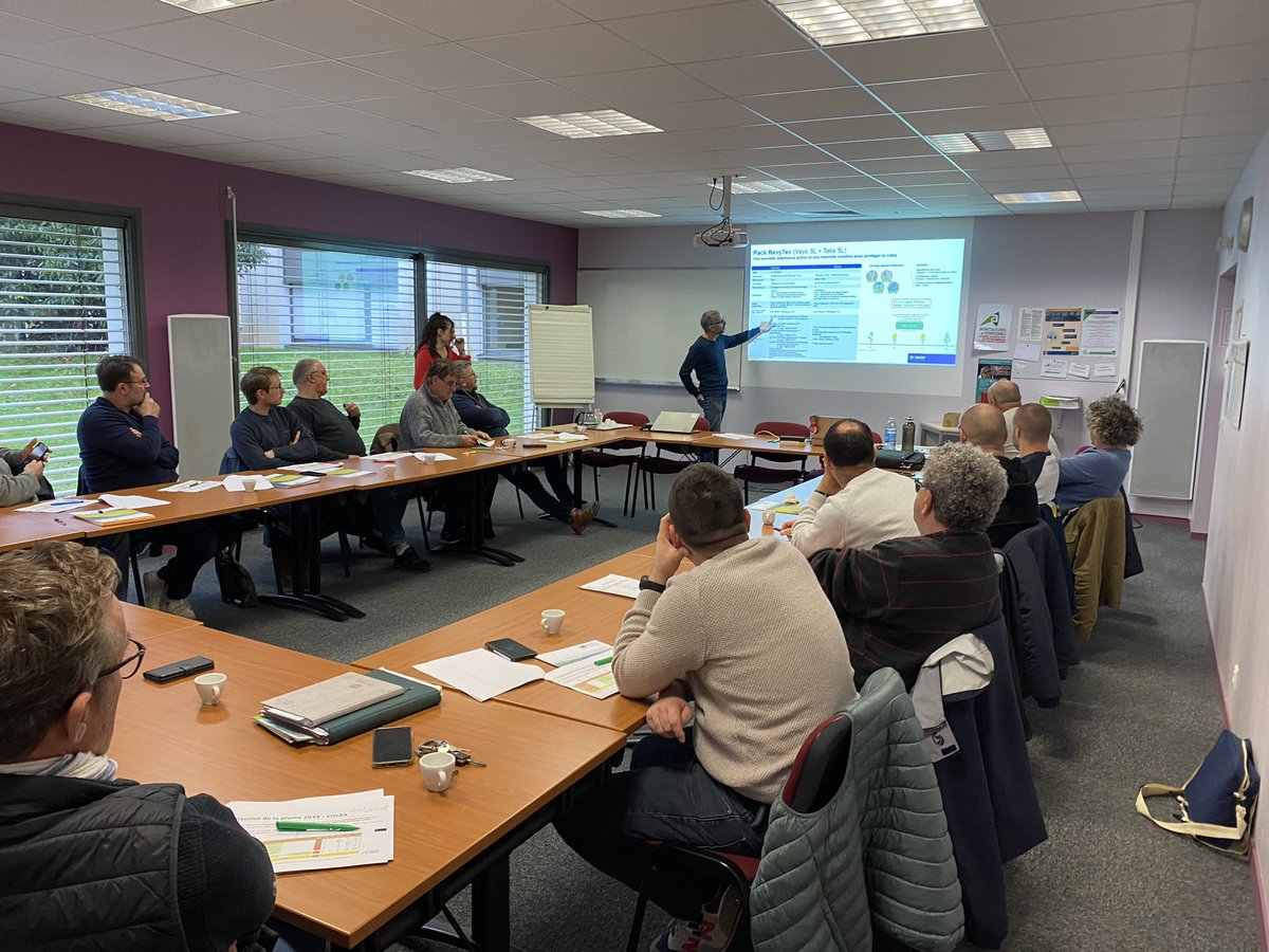 groupes79's tweet image. Réunion de bilan de campagne et préconisation printemps ce matin avec les groupes techniques animés par la @Chambagri79