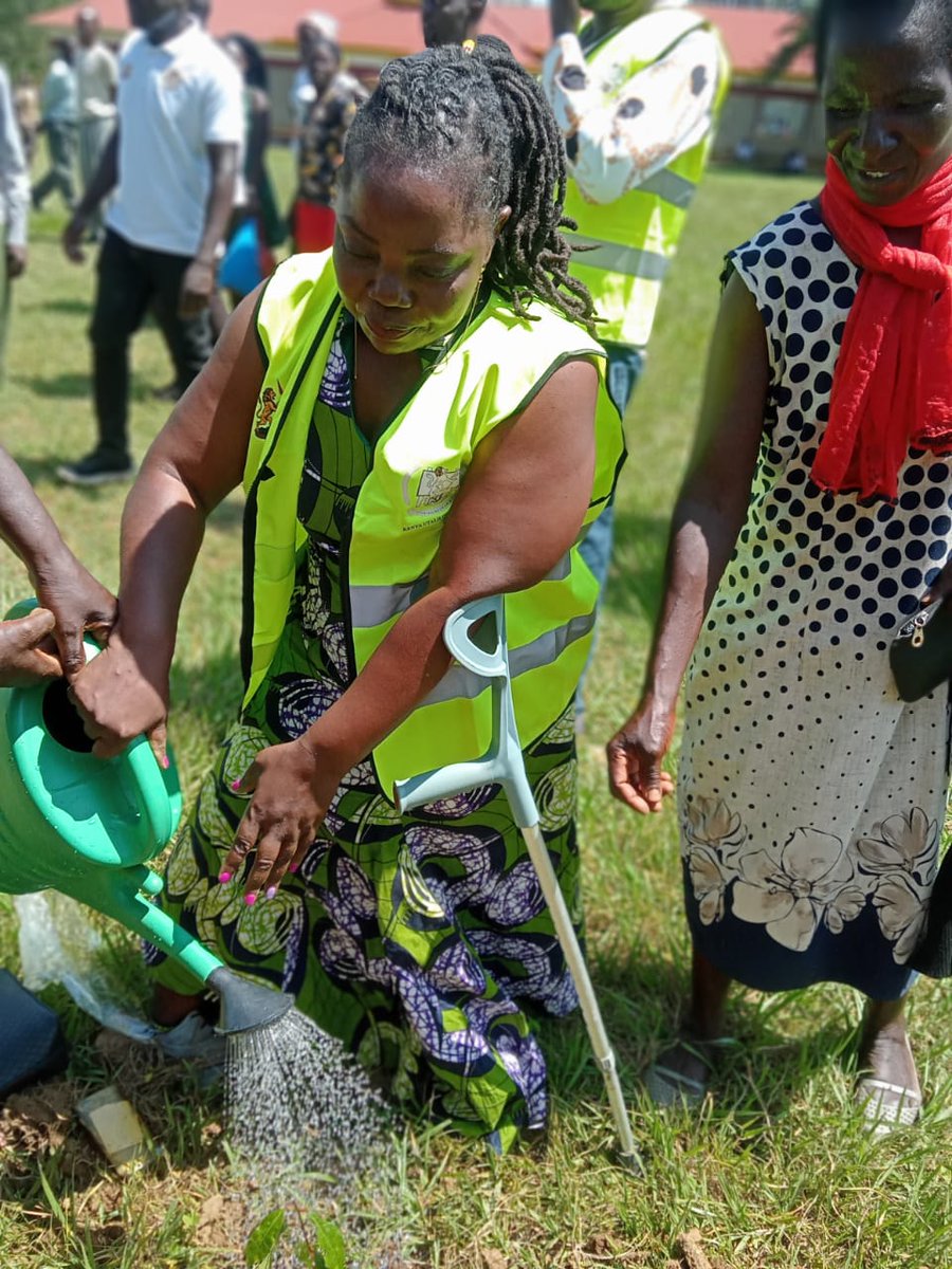 Climate Change committee member  who doubles up as the OPD leader for Mumias East participated in tree planting activities organized by @KenyaUtalii  in partnership with @Kakamega_037 .10000 trees are targeted to be planted.
@BarasaFernandes 
@LMulombi 
@TKhasandee