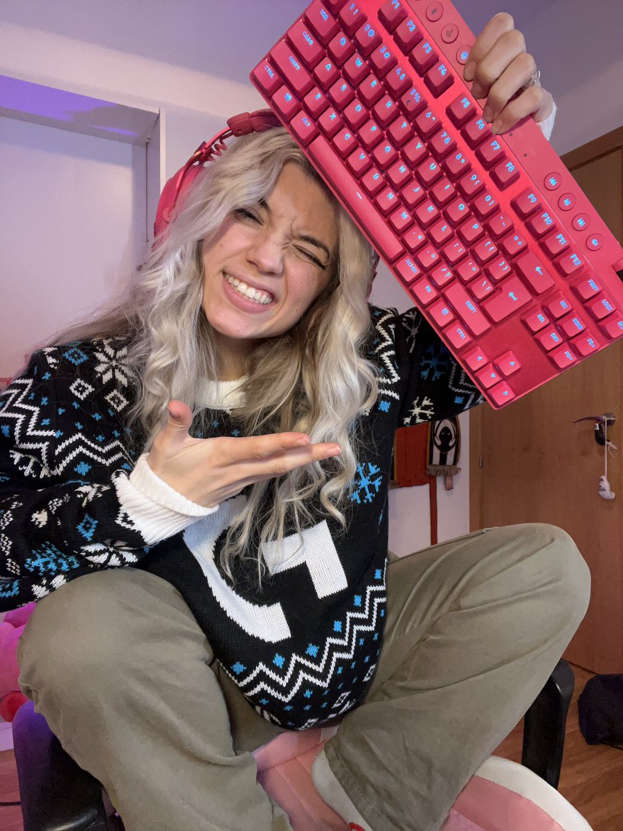 perfilraro🍓 (@perfilrare) on Twitter photo GENTEEE 💗SORTEO💗 de un tecladito Logitech PRO X TKL 😳
Para ello debeis:
• Seguirnos a <a href="/LogitechG_ES/">Logitech G España</a> y a mi :p <a href="/perfilrare/">perfilraro🍓</a>
• Dar RT a este post
• Ser de Españita
SUERTE A TODOS y #HappyLogidays GENTEEE 💗SORTEO💗 de un tecladito Logitech PRO X TKL 😳
Para ello debeis:
• Seguirnos a <a href="/LogitechG_ES/">Logitech G España</a> y a mi :p <a href="/perfilrare/">perfilraro🍓</a>
• Dar RT a este post
• Ser de Españita
SUERTE A TODOS y #HappyLogidays